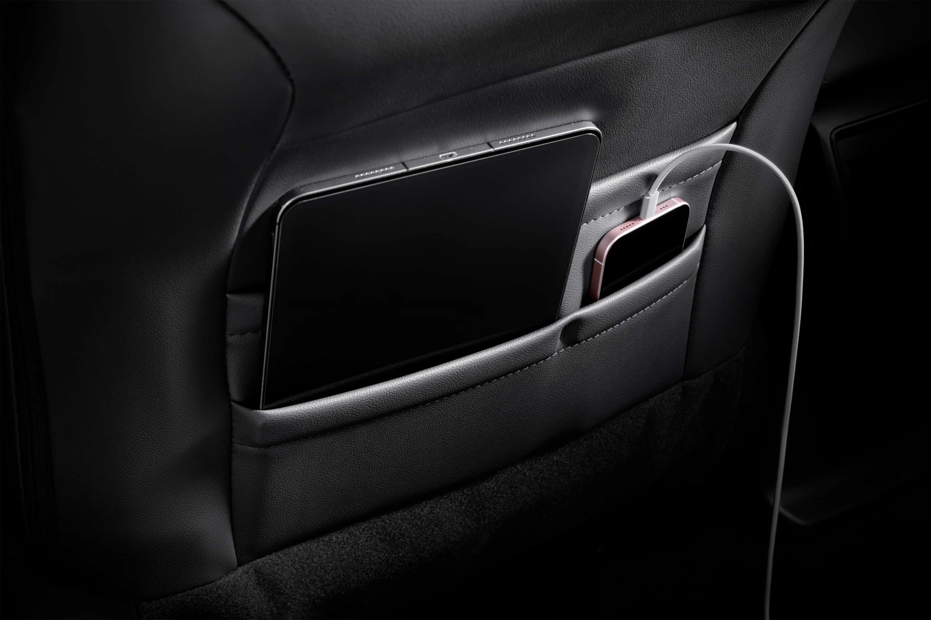 Кишені на спинках сидінь