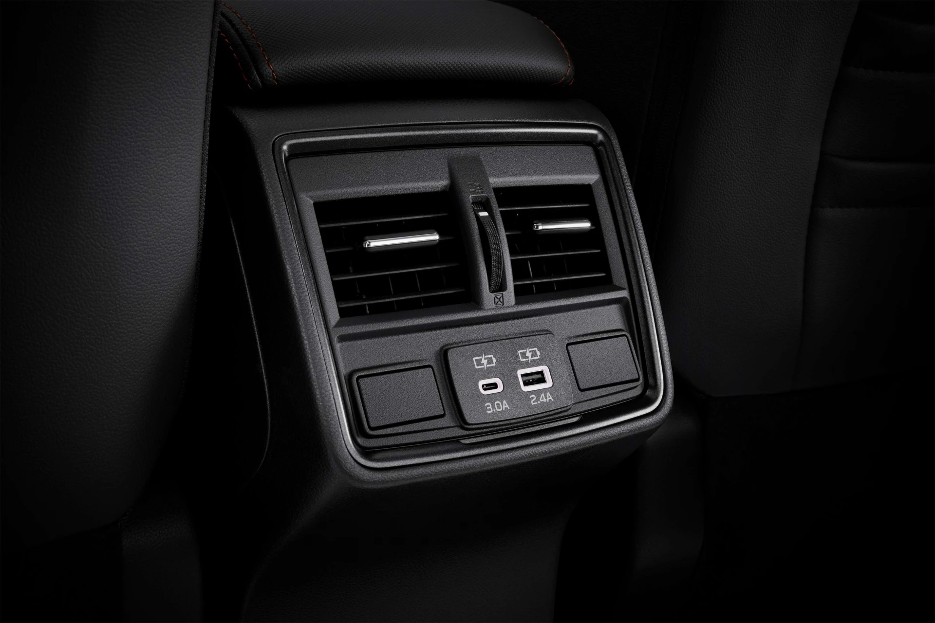 Система вентиляції у задній частині салону